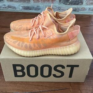 Yeezy boost 350 V2 Men’s size 9 Mono clay